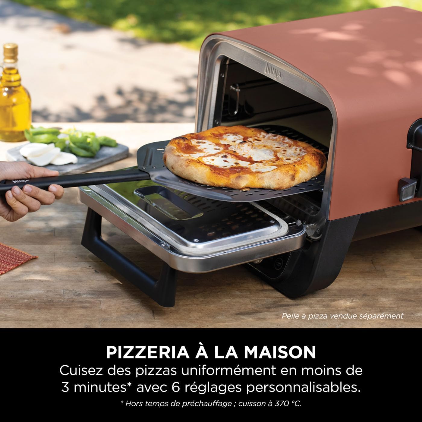 Ninja Woodfire four pizza extérieur électrique 8-en-1, fumoir, grille, orange