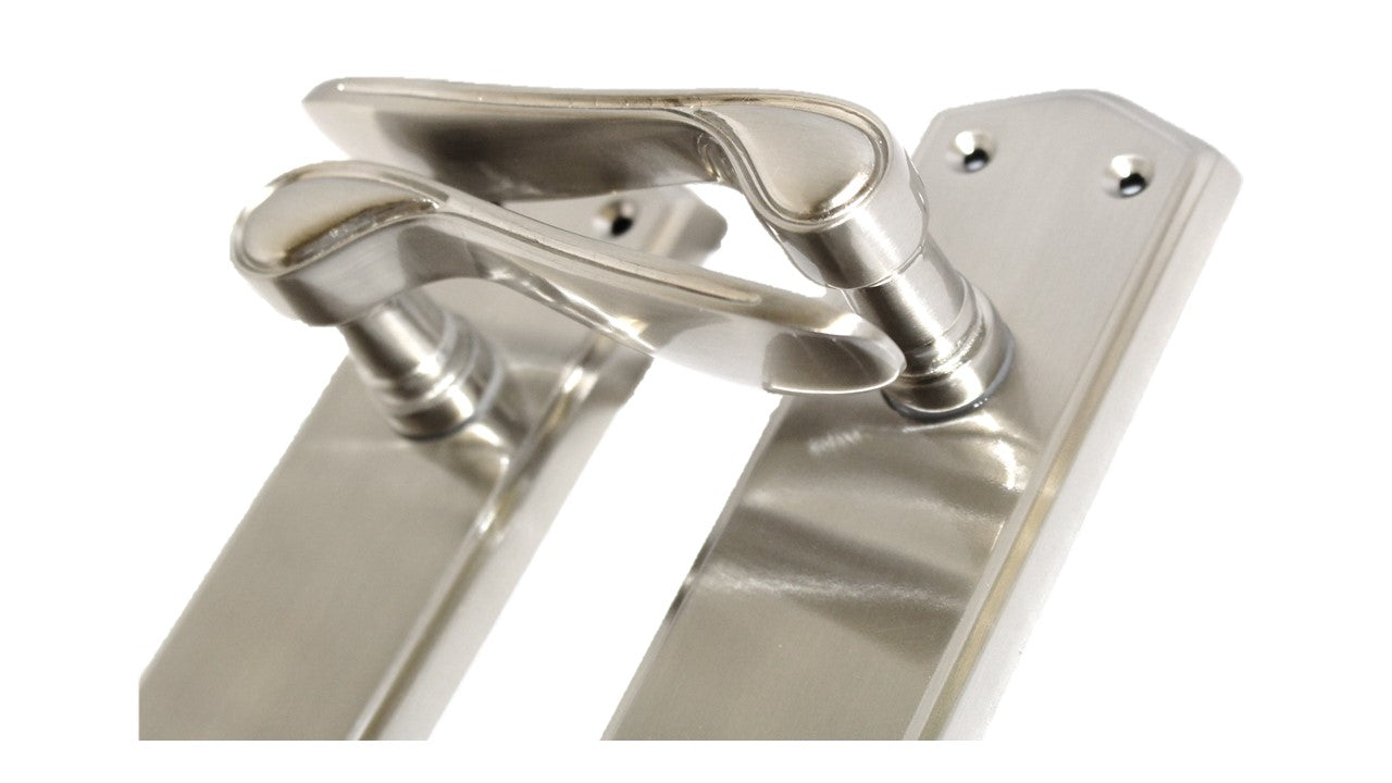 Poignées de porte Stellar à levier à volutes, loquet interne - Satin 170 mm x 50 mm