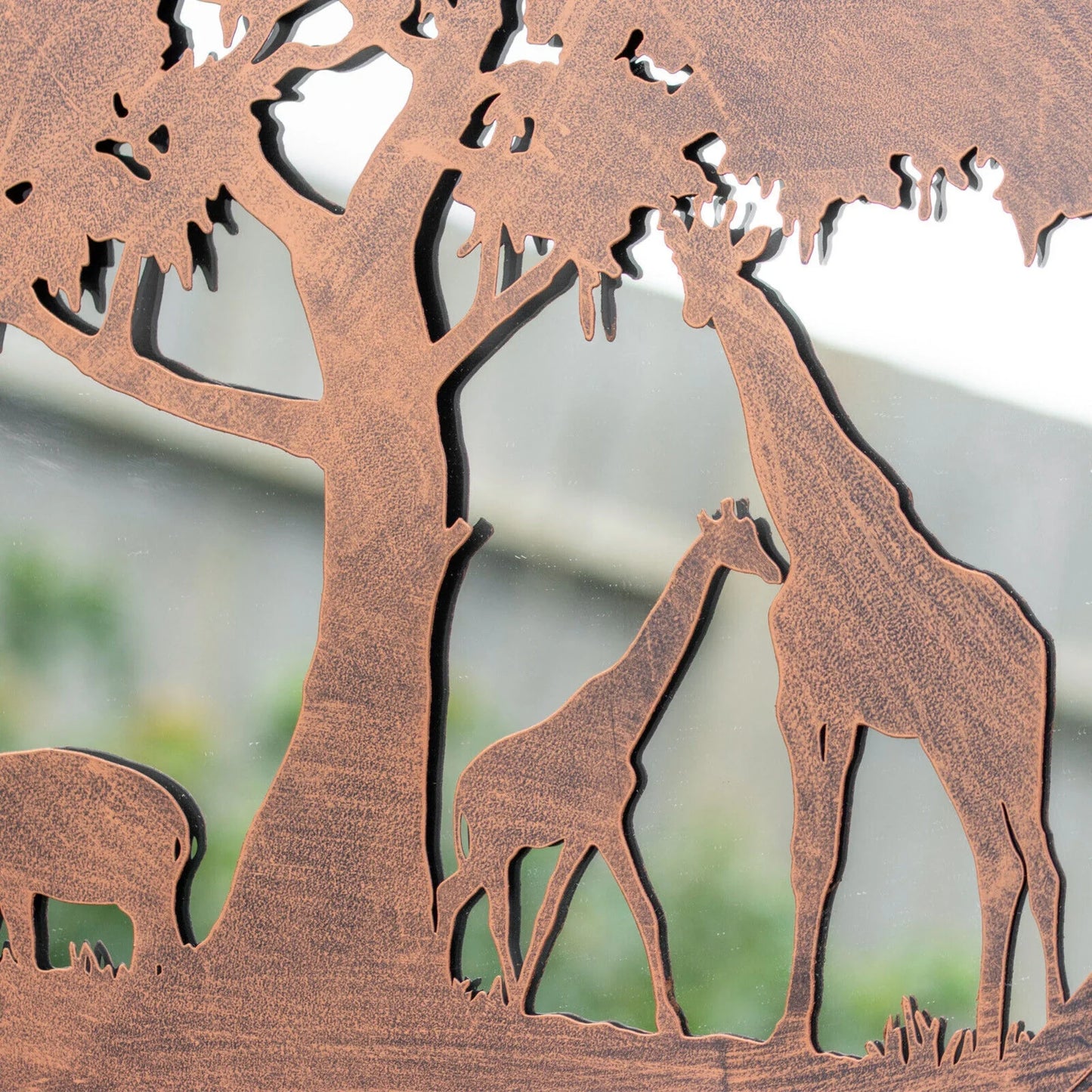 Miroir rond en métal représentant une silhouette de la faune africaine