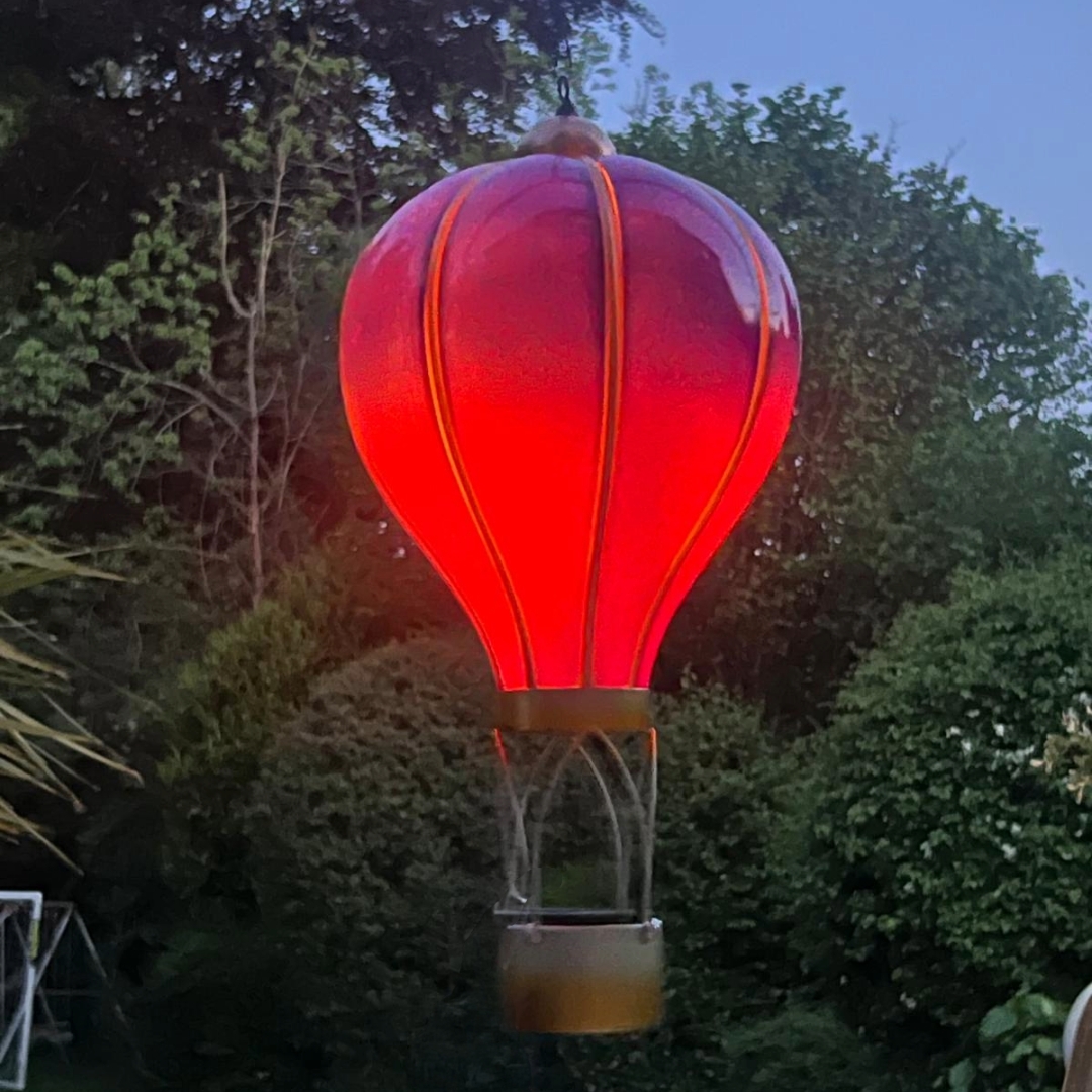 Montgolfière solaire violette – Lampe LED suspendue d'extérieur pour décoration de jardin, terrasse et porche