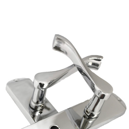 Poignées de porte Cadenza sur plaque arrière Poignée de verrouillage de salle de bain à volutes chromées