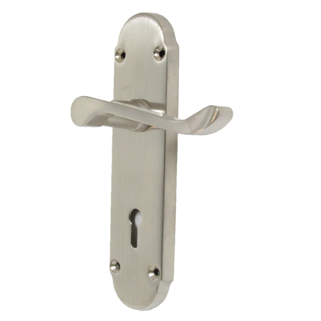 Poignées de porte Epsom à levier de défilement et serrure à clé - Satin