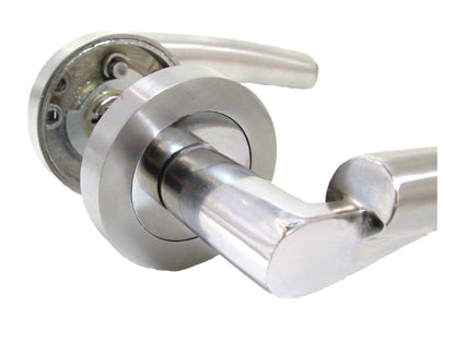 Poignées de porte Verona à levier sur rosace Duo - Chrome satiné 120 mm 