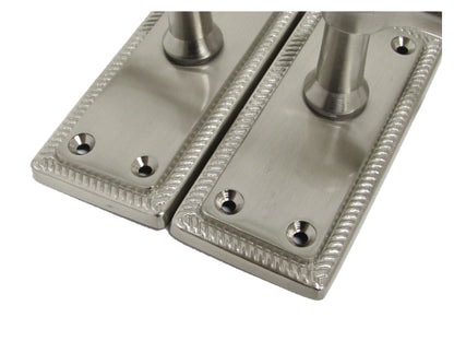 Poignées de porte à levier style géorgien, bord cordé - Satin 110 mm x 50 mm