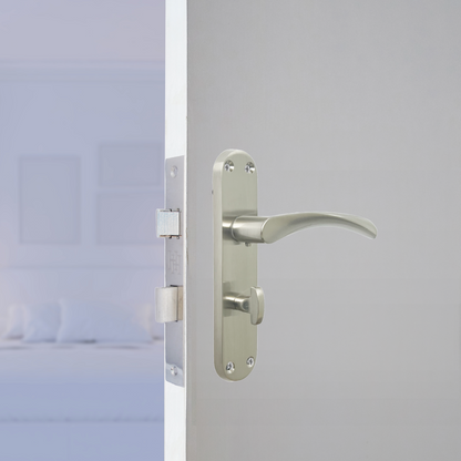 Poignées de porte de salle de bain Monja Astrid à levier arqué et serrure satinée