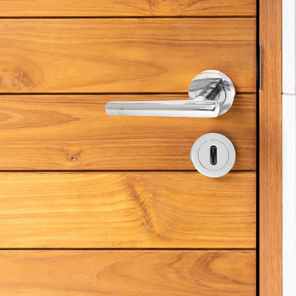 Poignées de porte Cossima en T, levier droit, écusson et serrure à clé - Chrome 125 mm