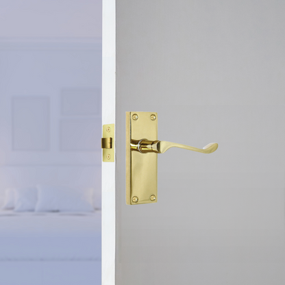 Poignées de porte à levier à défilement et loquet interne - Pack laiton 118 x 40 mm