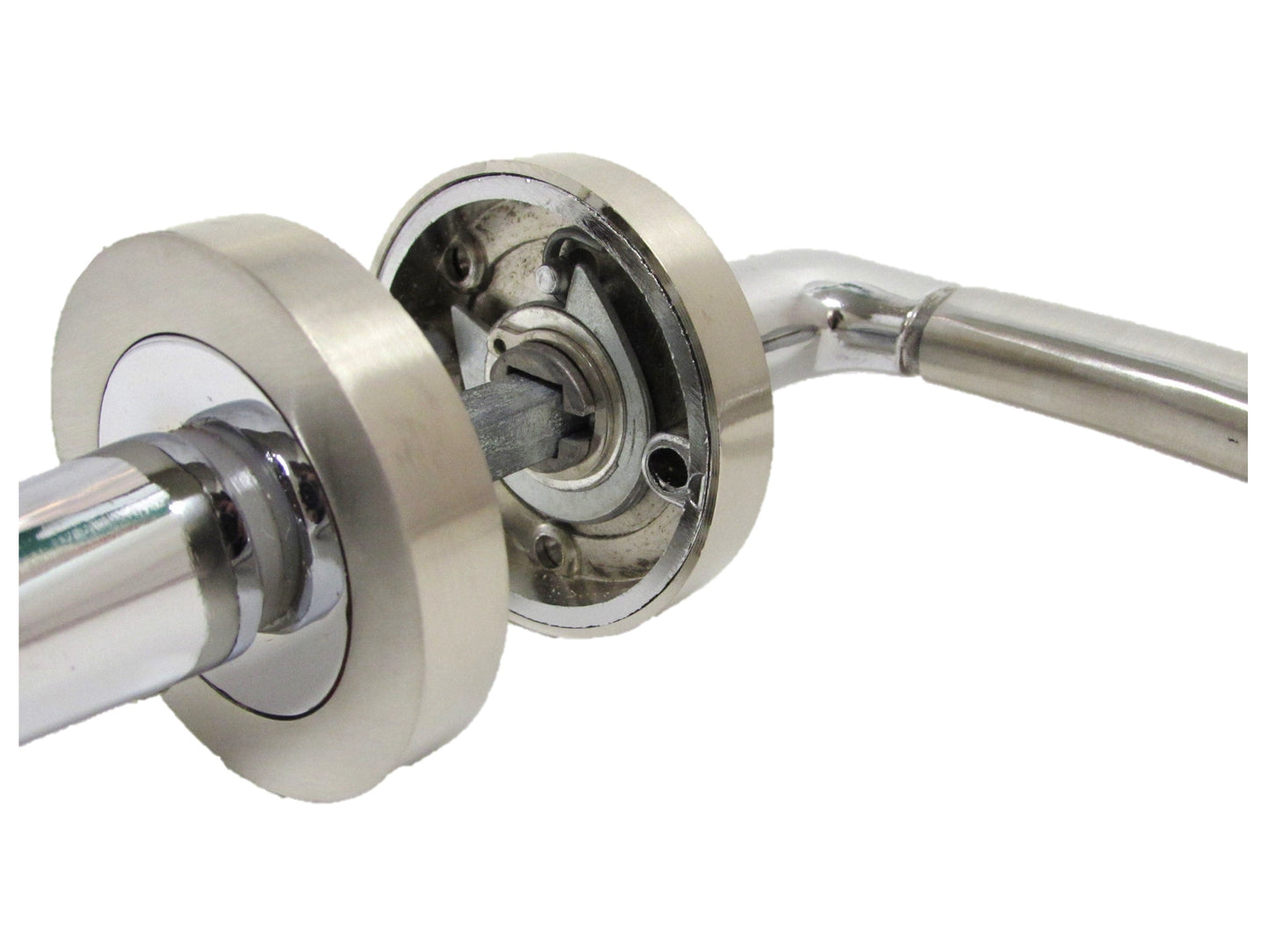 Poignée de porte ronde style Indiana avec loquet et rosace en chrome nickel satiné