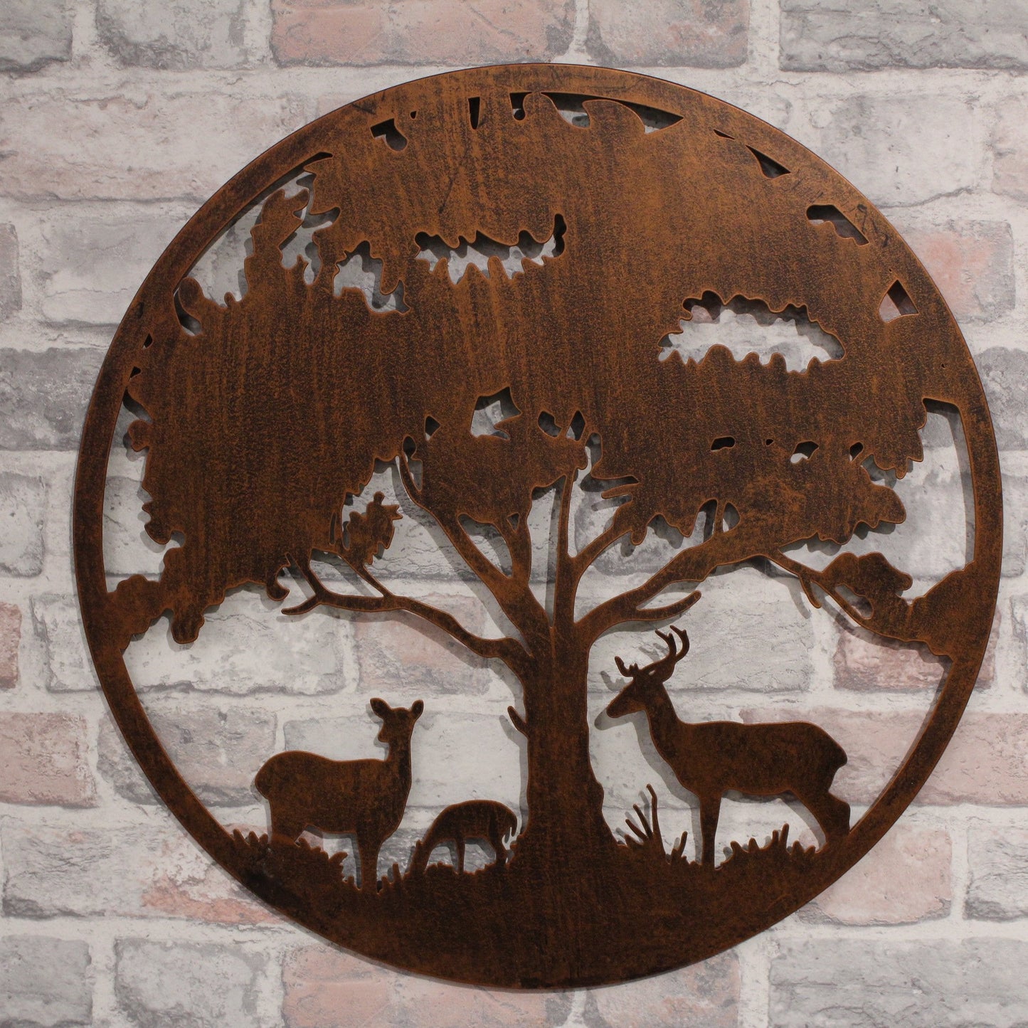 Décoration murale ronde en métal représentant une famille de cerfs – Bronze noir