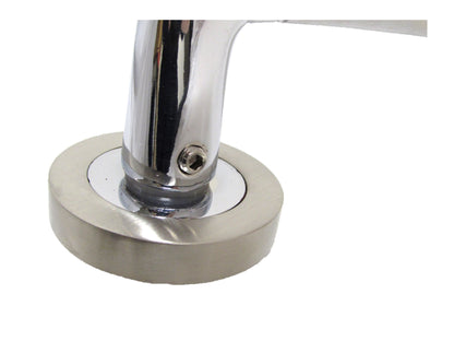 Poignée de porte ronde style Indiana avec loquet et rosace en chrome nickel satiné