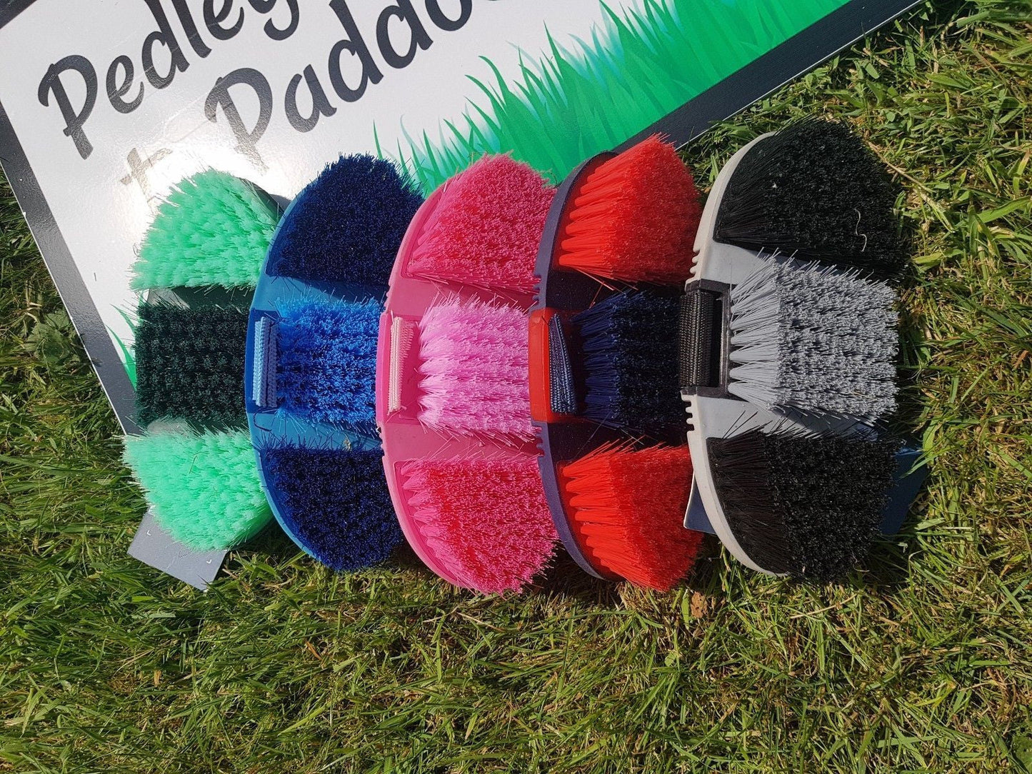 Brosse de toilette ergonomique et flexible pour chevaux et poneys Perry Equestrian
